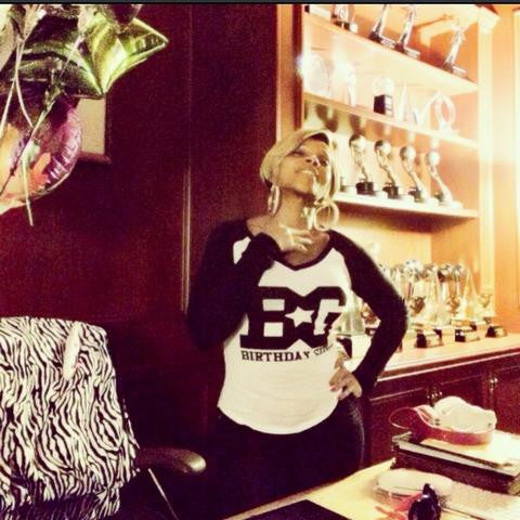 R&B Queen Mary J. Blige showing Birthday Girls how it's done in her Custom 